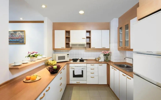 Отель Riverine Place and Residence