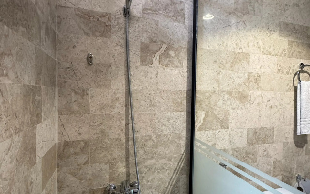 Al-Ufq Suites Hotel