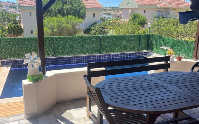 Cesme Aile Dostu Havuzlu Villa