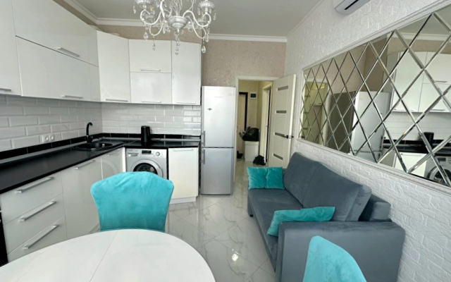 Chkalova 37 na chetvertom etazhe s lodzhiey Apartments