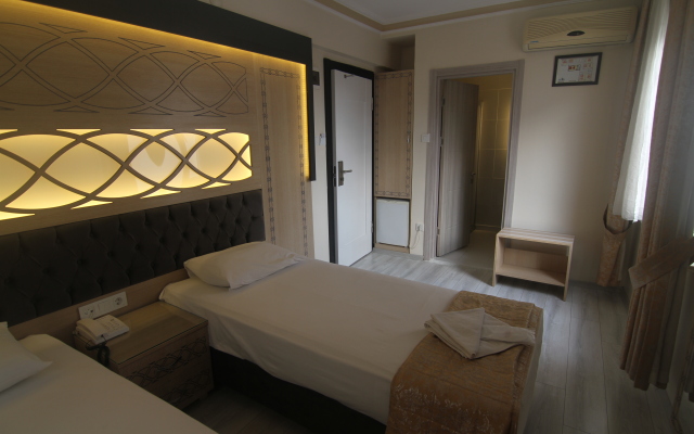 Grand Liza Hotel