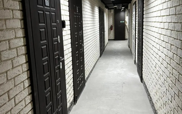 Dvukhurovnevaya studiya s dvumya sanuzlami v parke Apartments
