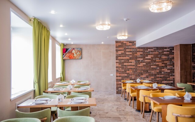 Yantar 4* Hotel
