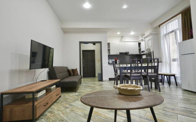 Квартира Огромная трехкомнатная квартира напротив подъемника