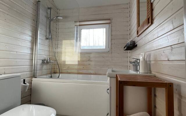 Point 400 Kedrovyj Guest House