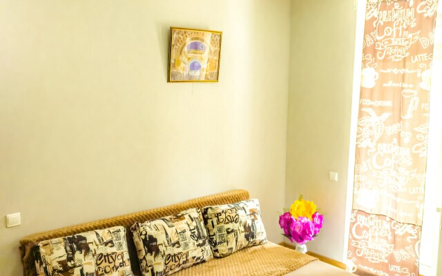 Апартаменты на площади Восстания