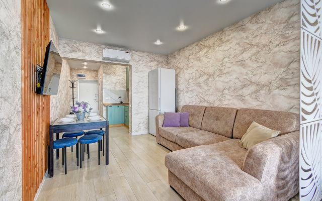 Uyutnye apartamenty Morskaya Simfonya-2 s panoramoy na more, s basseynom na territorii ZHK Apartments