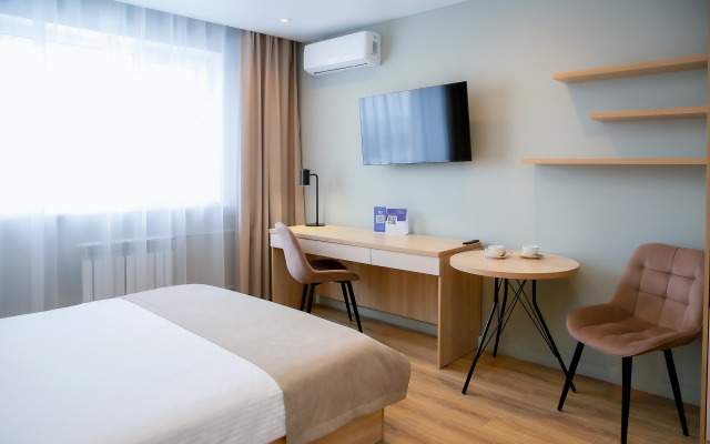 Salut Hotel