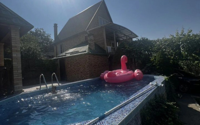 Na Ulitse Batayskoy 10a Private house