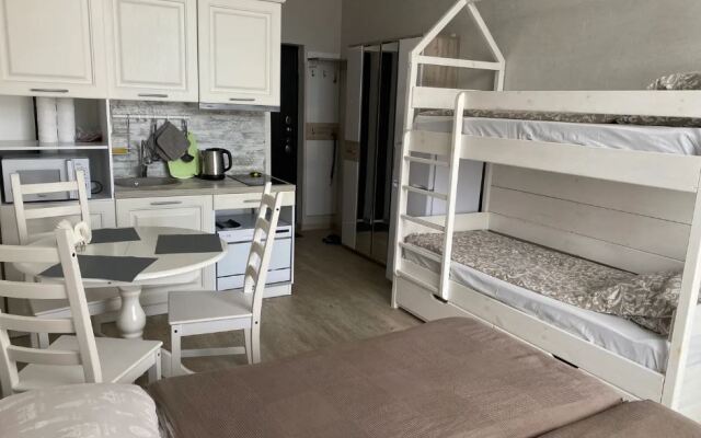 34/Studio with mountain view