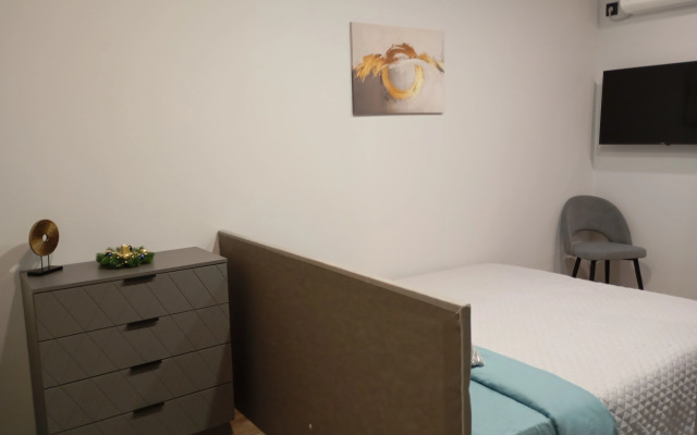 Квартира Уютная студия в рядом с ДРКБ