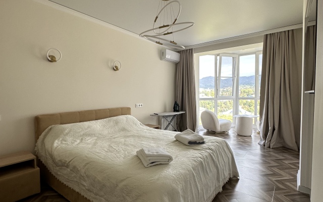 S Krasivym Vidom Na Gory Flat