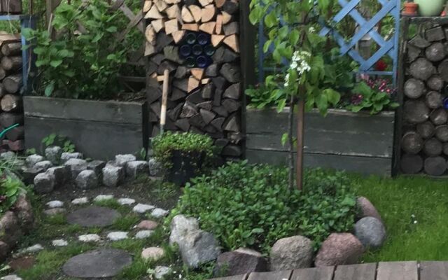 Апартаменты возле пляжа с красивым садом