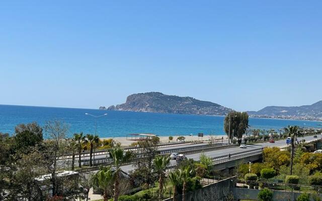 Apartment Hotel White Night