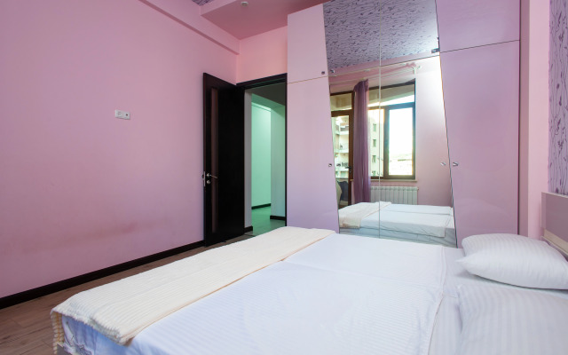 3-komn. ryadom s restoranom DIMOND, DI8210 Flat