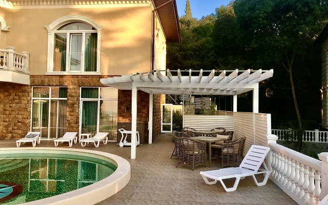 Roza Vetrov Guest House