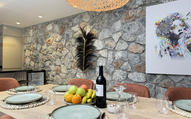 Вилла Роскошная вилла на берегу Средиземного моря