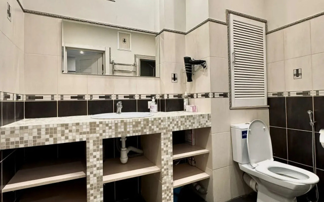 Belaya Trekhkomnatnaya Kvartira u Vokzala Apartments