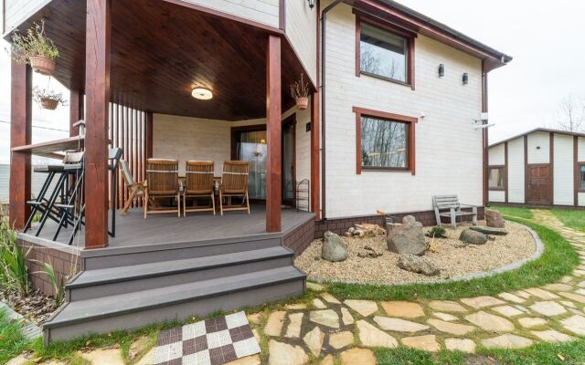 Privat House v Poselke Velikie Ozyora