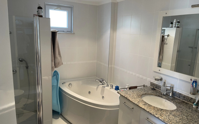 Dzen s Vidom na More Apartments