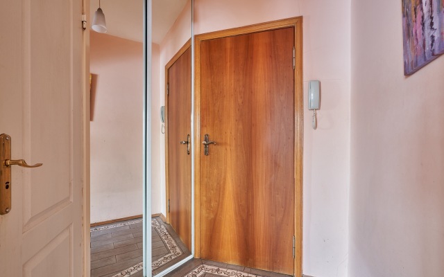 U Metro Prospect Mira ot Comfort home Flat
