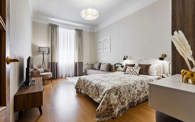 Квартира FlatStay Карповки 16| Большая видовая 4шка с камином