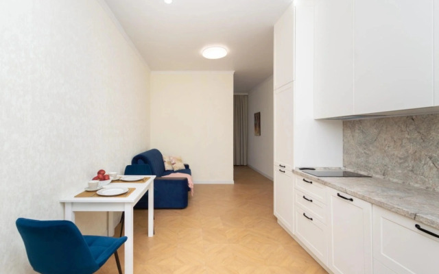 37m s Krovatyu i Divanom Apartment