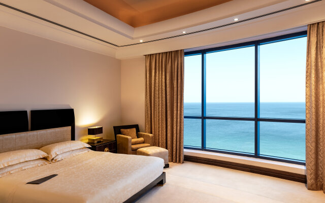 Le Meridien Al Aqah Beach Resort