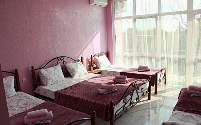 Rozovaya Laguna Guest House