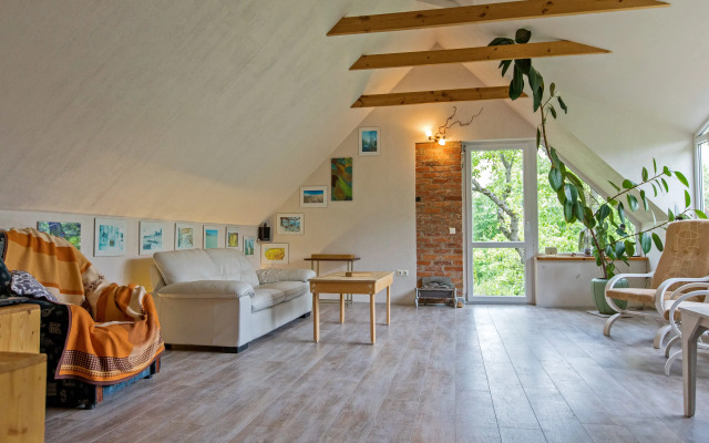 Na Sibiryakova 10 Private House