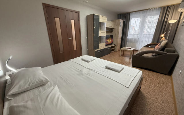 Апартаменты В Гости! на Запорожской 62 (5 этаж)