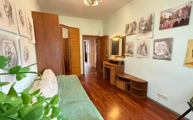 3 Komnatnaya Flat