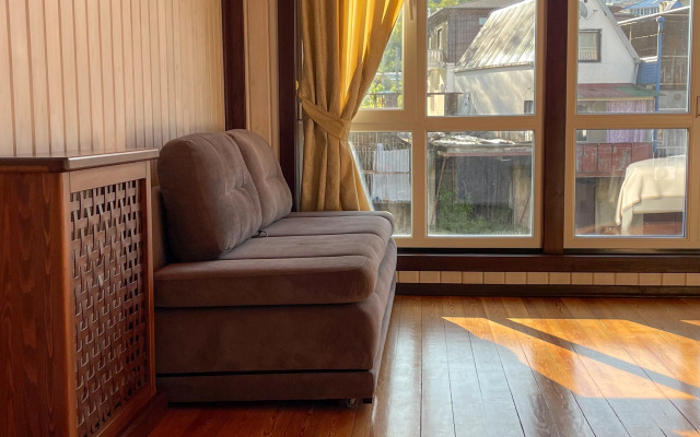 Chastny Kottedzh u reki Private house