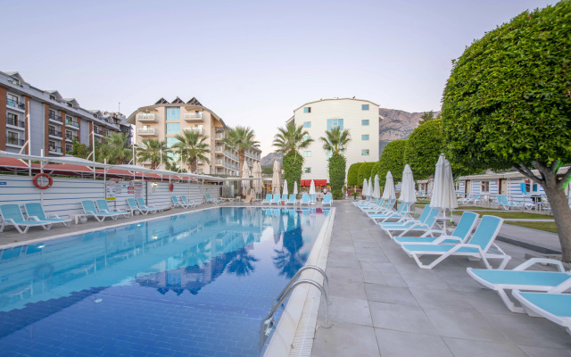 Armas Beach Hotel