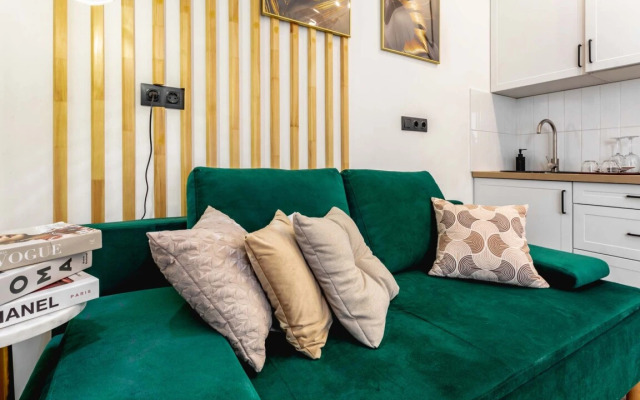 Apartments Studiya S Balkonom Na Skolkovskoy 9b