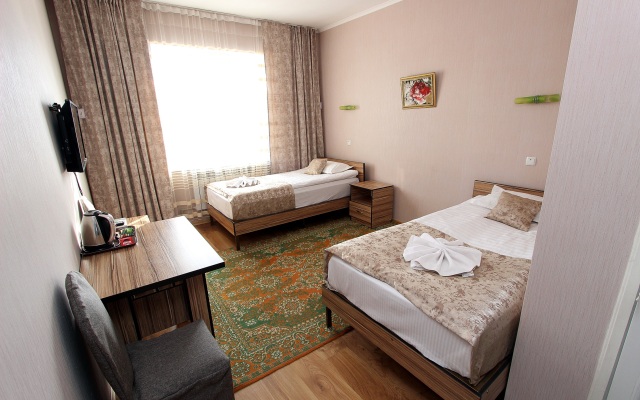 Madanur Hotel