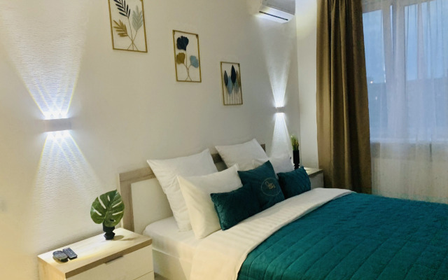 Na 16 Etazhe s Zavorazhivayuschimi Zakatami Apartments