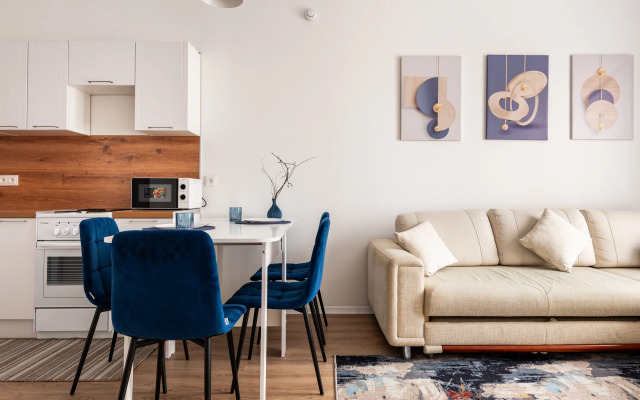 Uyutnaya evrodvushka s bol'shim divanom Flat