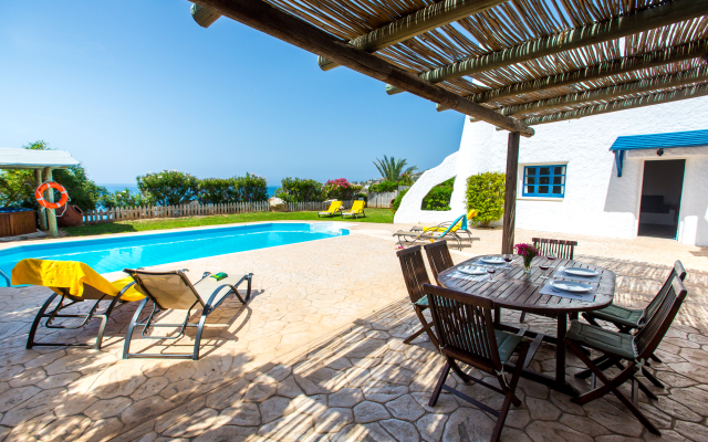 Clarissa & Carmel’s Villa