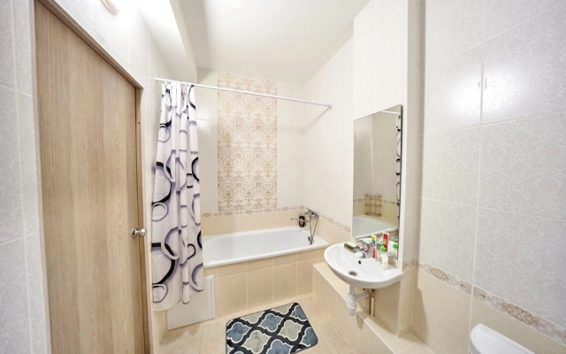 Sovremennaya Komfortnaya Yevrodvushka Na 21 Etazhe Apartments