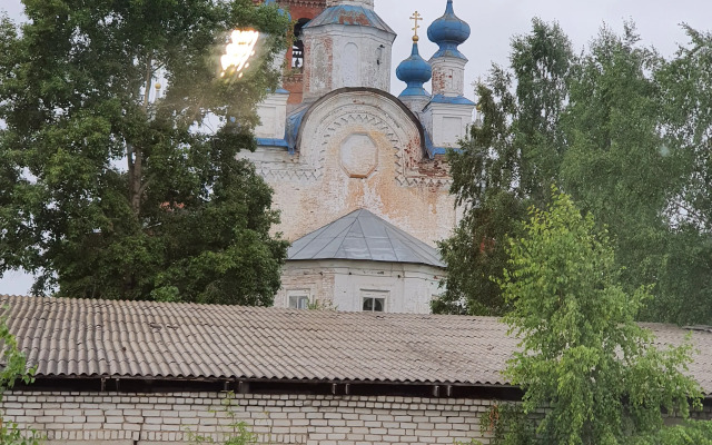 V Starinnom Osobnyake  voskresenskaya - Pamyatnik Provintsialnogo Klassitsizma Flat