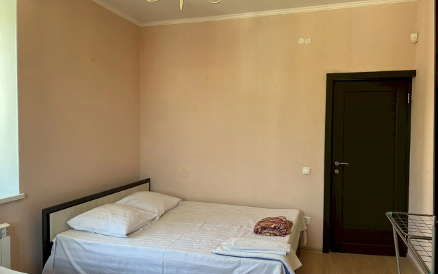 075 Dvukhkomnatnaya V Tsentre Flat