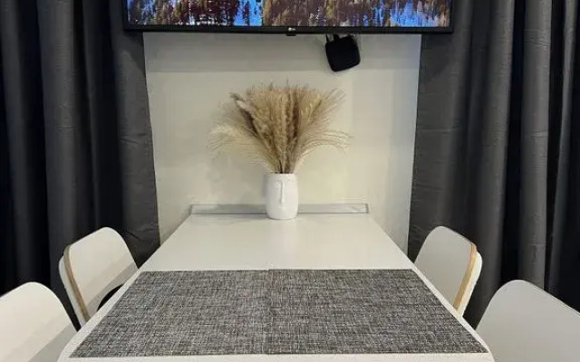 Komfortnaya studiya ryadom so sklonom Flat