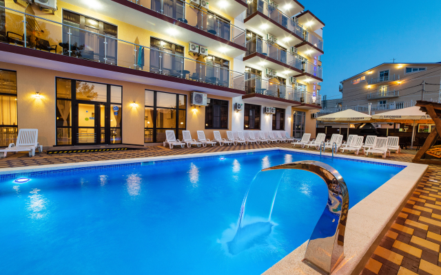 Leonsia Hotel