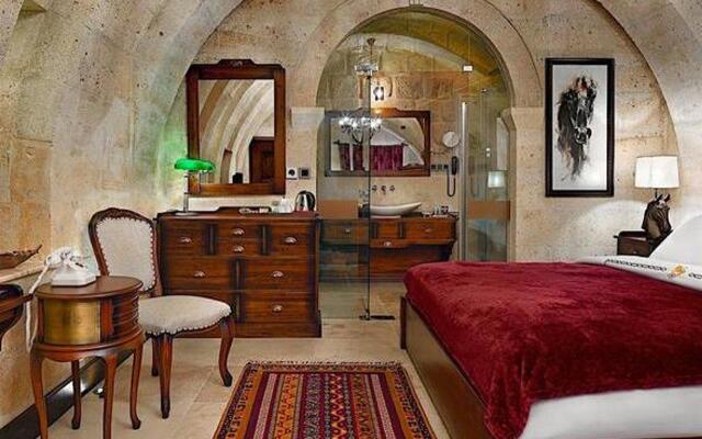 Seraphim Cave Suites & Spa Hotel