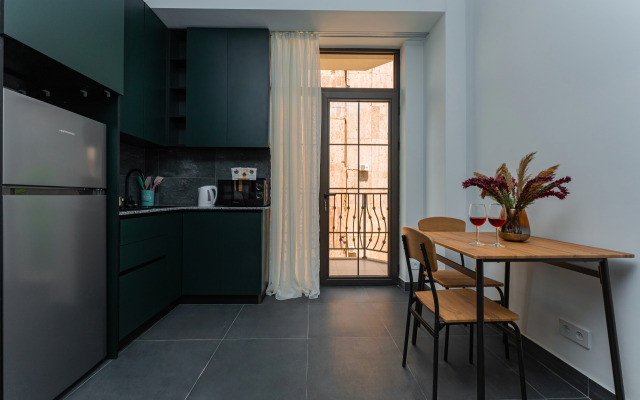 KeyGo #0160, 1 Bedroom, Designed with Balcony Apartments