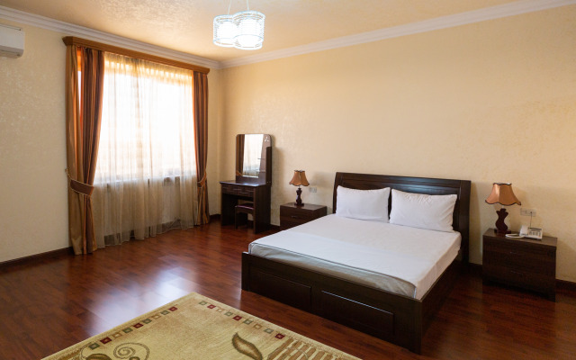 La Defense Yerevan Hotel