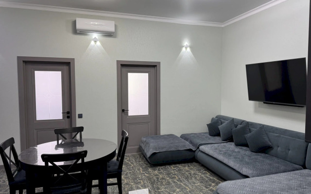 422 2K 7 Min Do Morya Flat