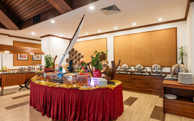 Hulhule Island Hotel