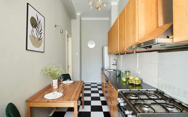 GM Apartments Shikarnaya Pyaterka s domashnim kinoteatrom Flat